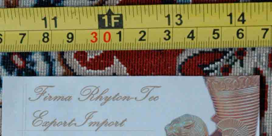 Exquisite Perser Teppich aus der Isfahan Manufaktur – Zaarean Kollektion in Rot und Dunkelblau mit Medaillonmuster