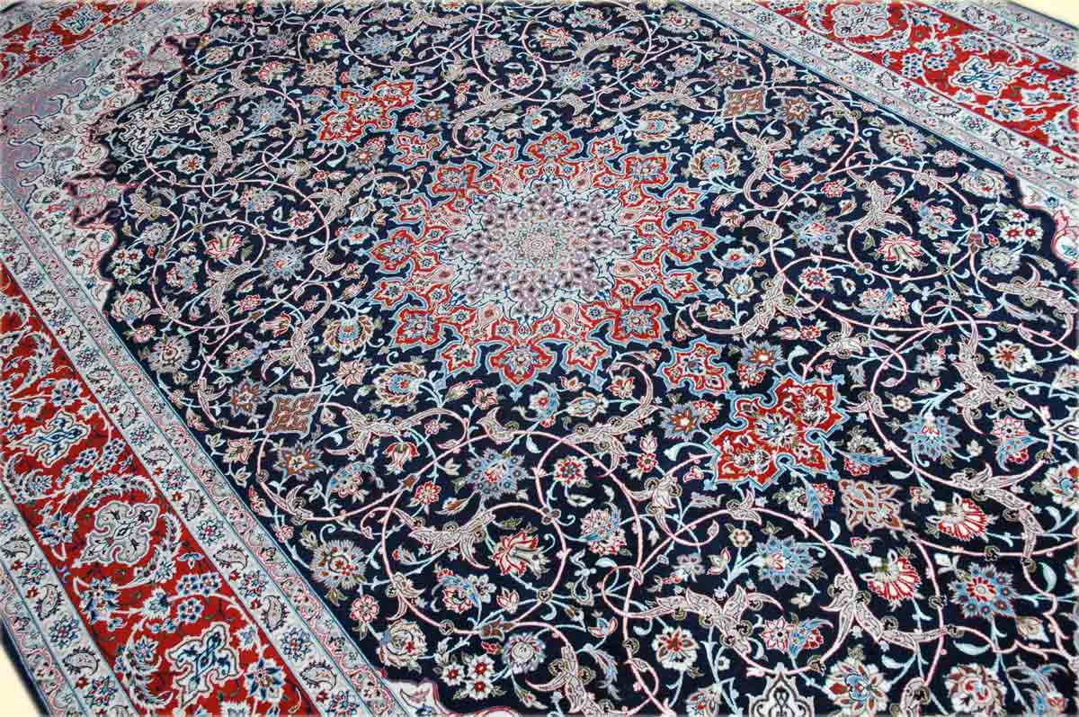 Exquisite Perser Teppich aus der Isfahan Manufaktur – Zaarean Kollektion in Rot und Dunkelblau mit Medaillonmuster