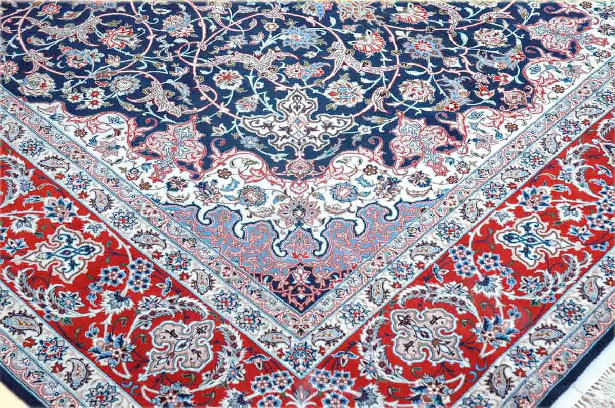 Exquisite Perser Teppich aus der Isfahan Manufaktur – Zaarean Kollektion in Rot und Dunkelblau mit Medaillonmuster