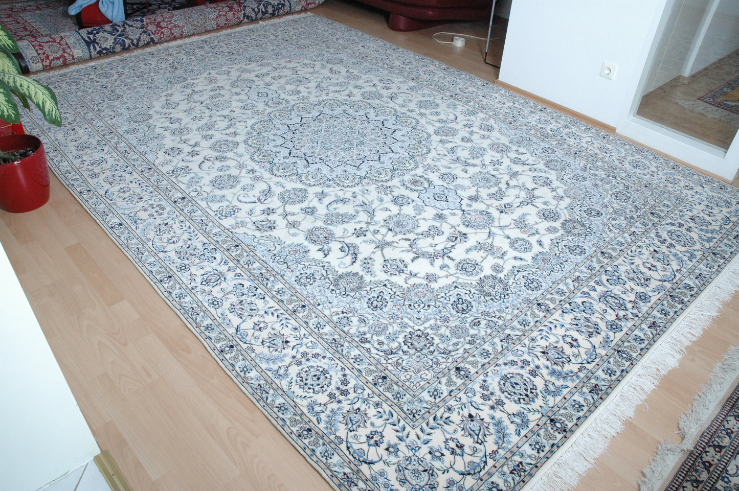 Prächtiger Perser Teppich mit Medaillonmuster