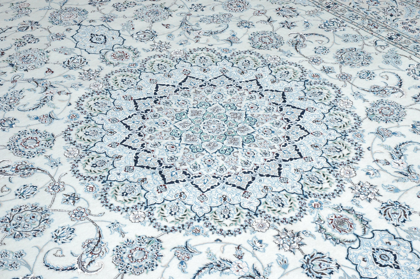 Prächtiger Perser Teppich mit Medaillonmuster