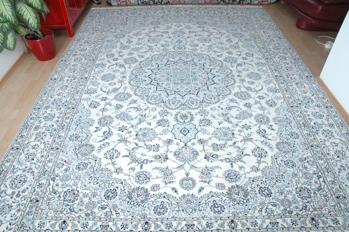 Prächtiger Perser Teppich mit Medaillonmuster