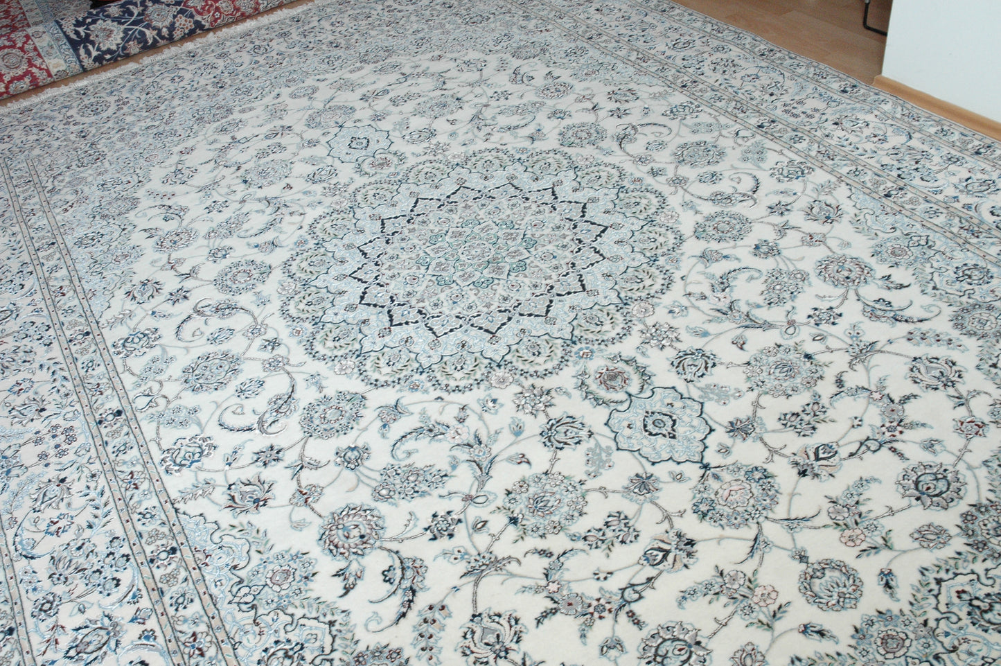 Prächtiger Perser Teppich mit Medaillonmuster