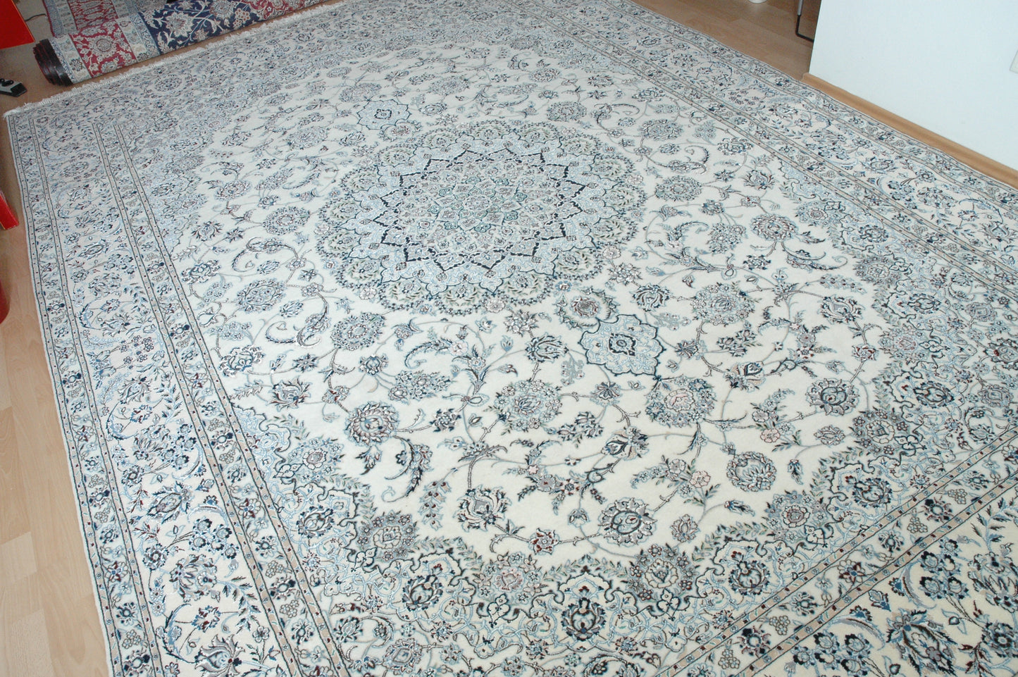 Prächtiger Perser Teppich mit Medaillonmuster