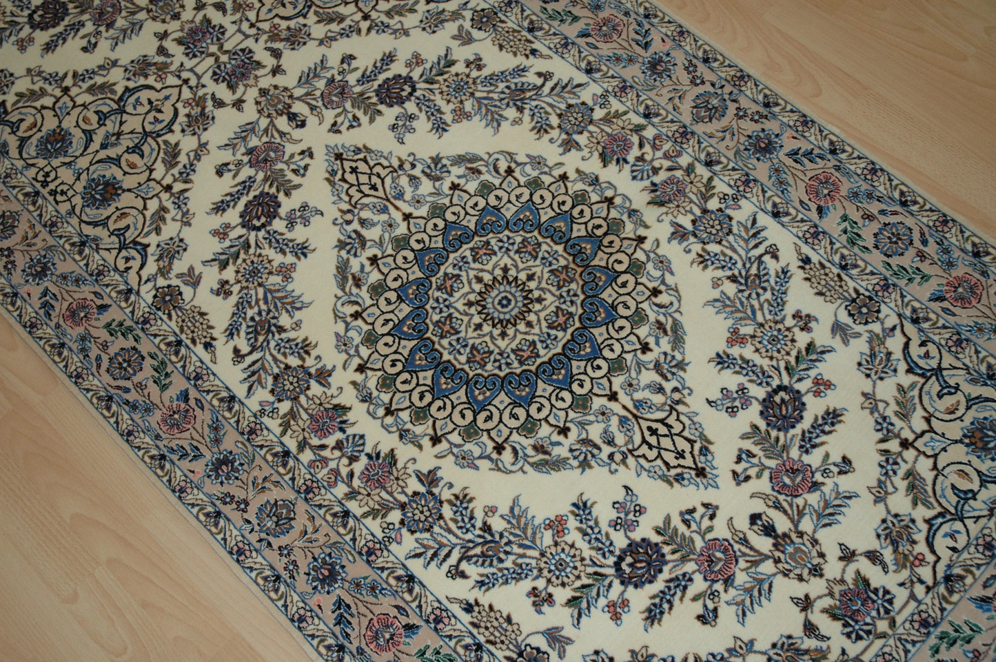 Exquisite Perser Teppich aus Isfahan, Stadt Nain, mit einzigartigen Eigenschaften