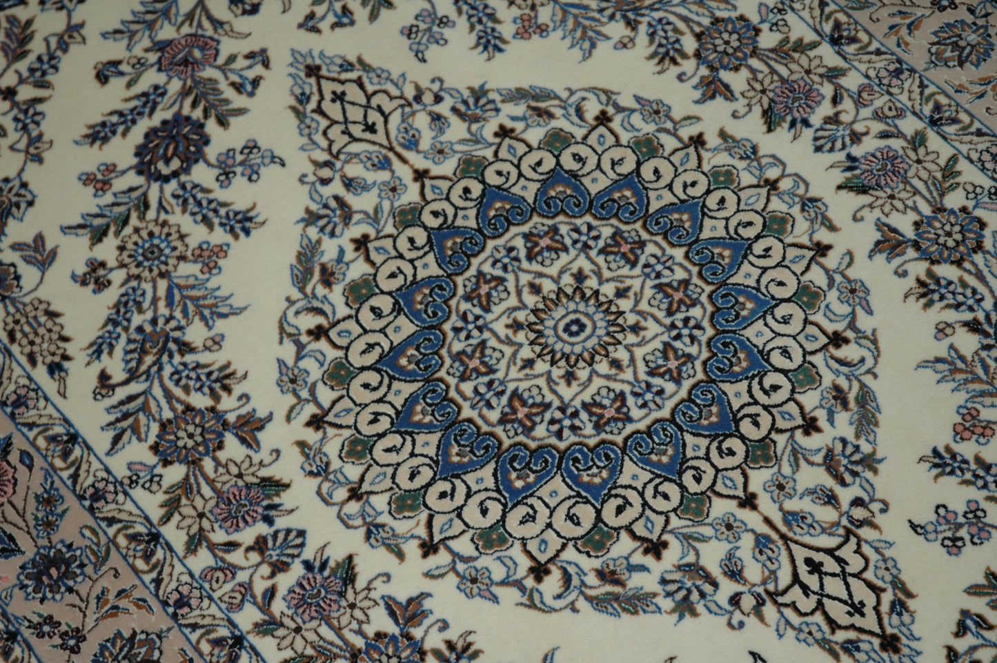 Exquisite Perser Teppich aus Isfahan, Stadt Nain, mit einzigartigen Eigenschaften